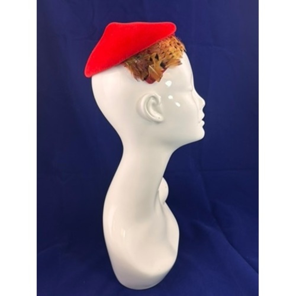 Vintage 50s Red Tilt Hat Feather Cocktail Fascinator Wool Felt Headpiece - Picture 4 of 10